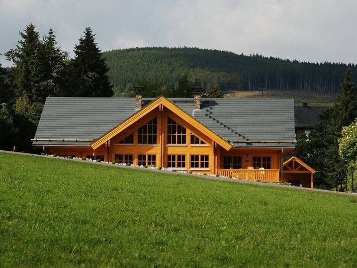Location de vacances pour 8 personnes, avec Terrasse ainsi que Jardin et Sauna