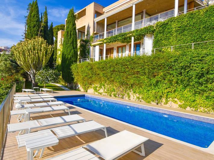 Location de vacances pour 12 personnes, avec jardin ainsi que vue sur l’océan et piscine, adapté aux familles à Almuñecar - 3