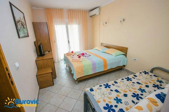 Ferienwohnung für 3 Personen, mit Balkon/Terrasse und Pool in Montenegro - 3