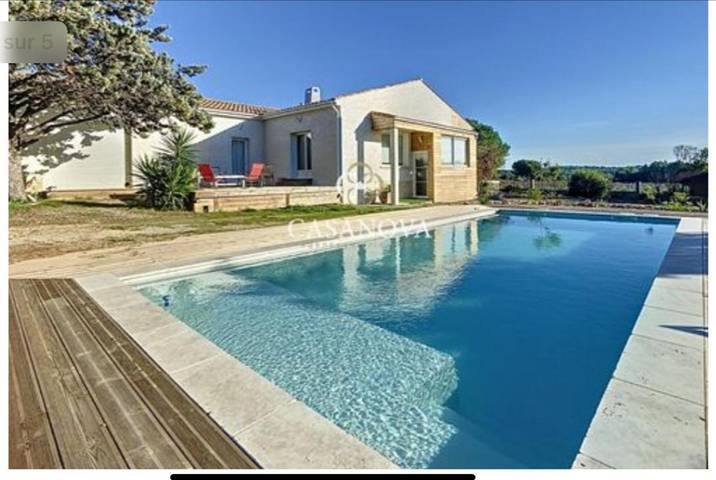 Location de vacances pour 12 personnes, avec vue et terrasse ainsi que piscine et jardin à Saint-Pons-de-Mauchiens