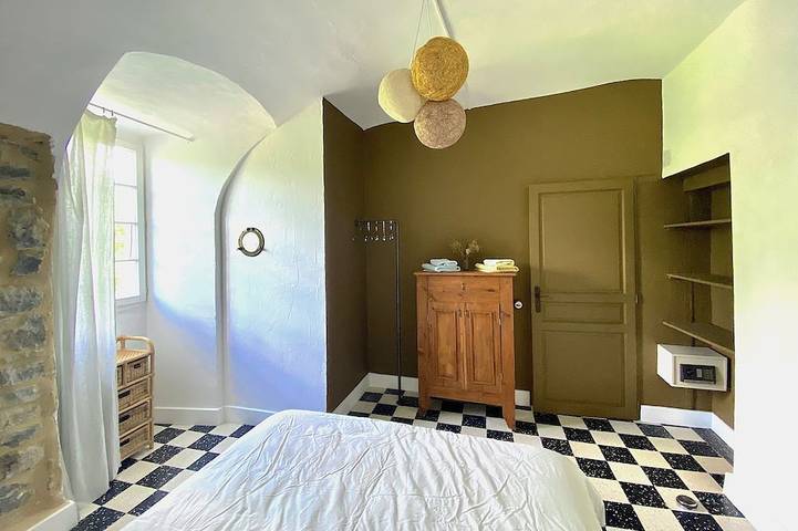 Gîte pour 3 personnes, avec terrasse ainsi que jardin et piscine à Saint-André-de-Cruzières - 4