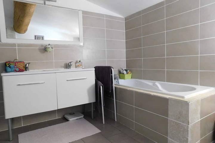 Location de vacances pour 4 personnes, avec balcon et jardin à Puyloubier - 4