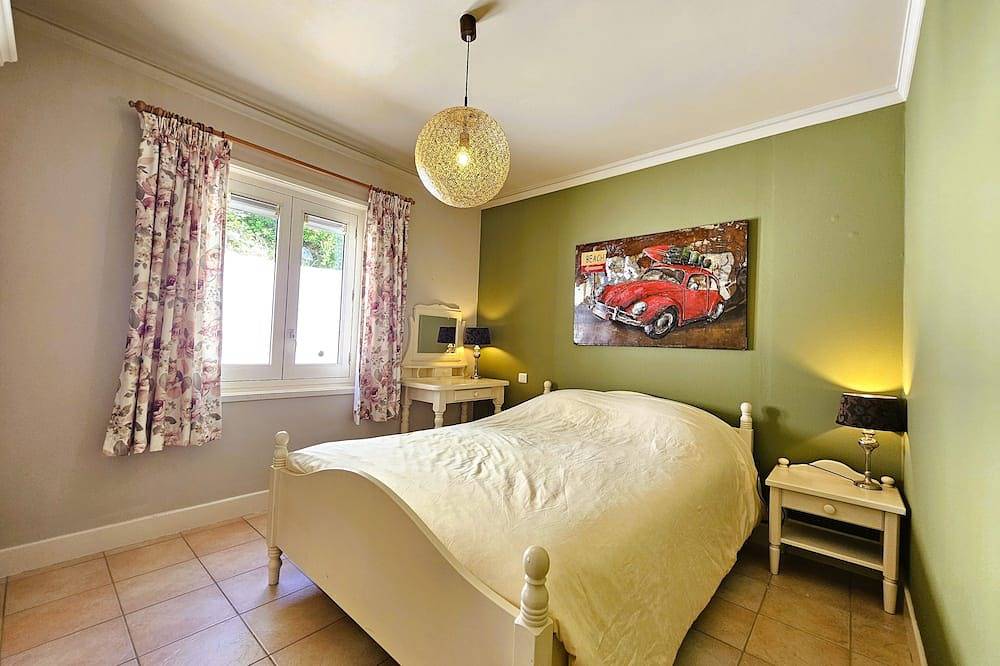 Beautiful private villa with large swimmingpool in Beaufort, Canal du Midi