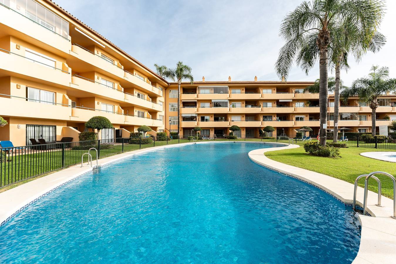 Ganze Wohnung, Apartment 'Casa Jakalia' mit Gemeinschaftspool, Wlan und Klimaanlage in Marbella Ost, Marbella