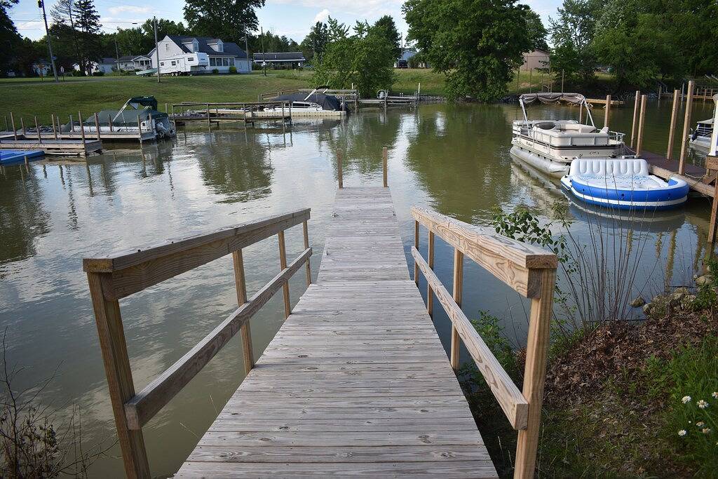 Lakeside living awaits at beautiful Lake Milton, Oh\n with dock across the street in Mahoning County