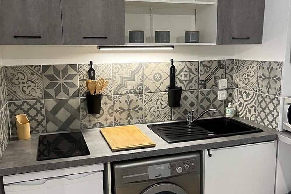 Entire apartment, Lovely newly renovated T2 apartment, 3mns walk from the station in Alès, Cévennes