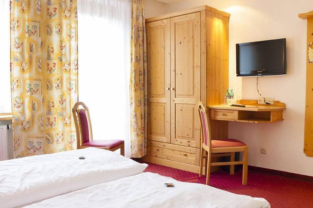 Chambre double \"Stadtblick\", douche ou baignoire, Wc - Elbhotel Bad Schandau in Bad Schandau, Massif gréseux de l'Elbe