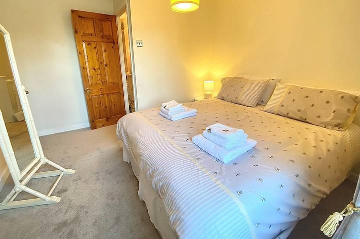 Bumblebee Cottage - a 19th Century Cottage in Area of Outstanding Natural Beauty in Hertfordshire