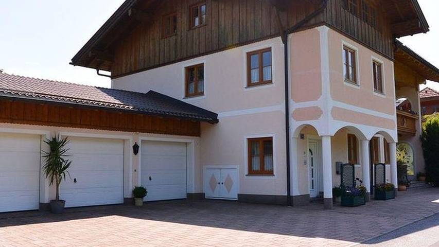 Ferienwohnung für 4 Personen, mit Garten und Balkon in Faistenau