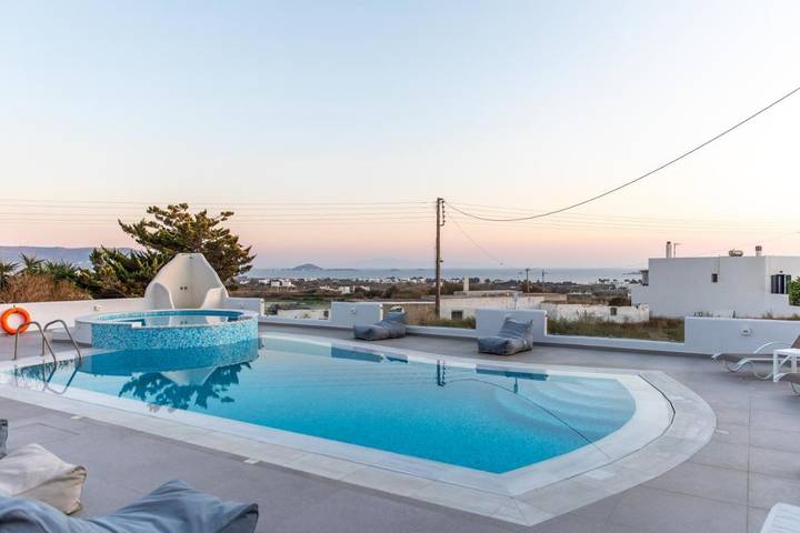 Appartement de vacances pour 2 personnes, avec jardin et piscine ainsi que balcon et vue