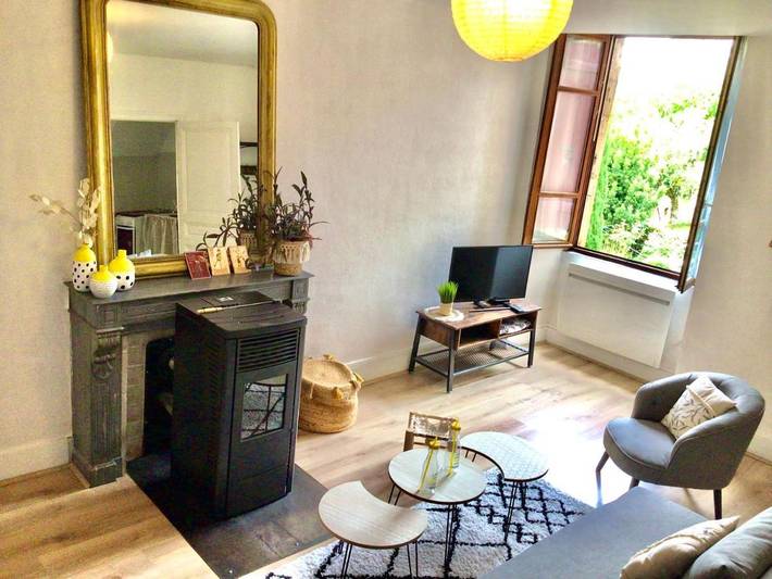 Gîte pour 4 personnes, avec Balcon et Vue à Passenans