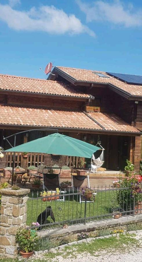 Vakantiehuis voor 4 personen, with Tuin and Zwembad as well as Sauna and Uitzicht in San Benedetto Val di Sambro