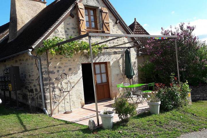Location de vacances pour 4 personnes, avec terrasse à Lentillac-du-Causse