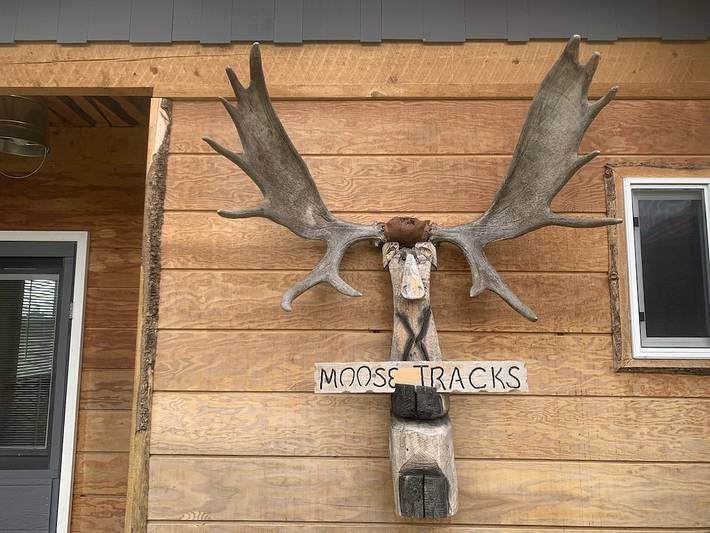 Log cabin for 2 people, with yard, with pets in Alaska