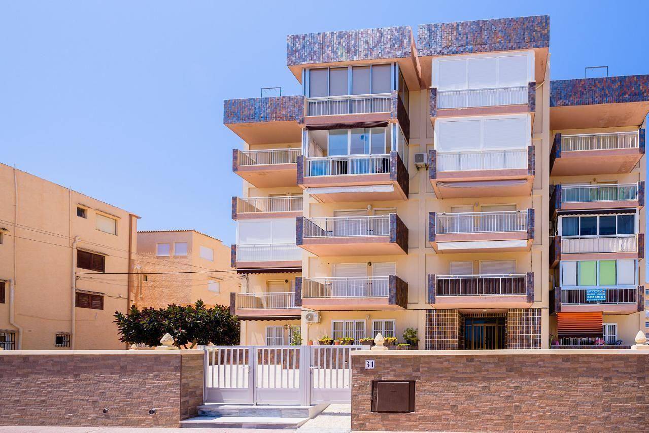 Appartement de vacances entier, Holiday flat "Limonka" with private terrace in Torrevieja, Costa Blanca