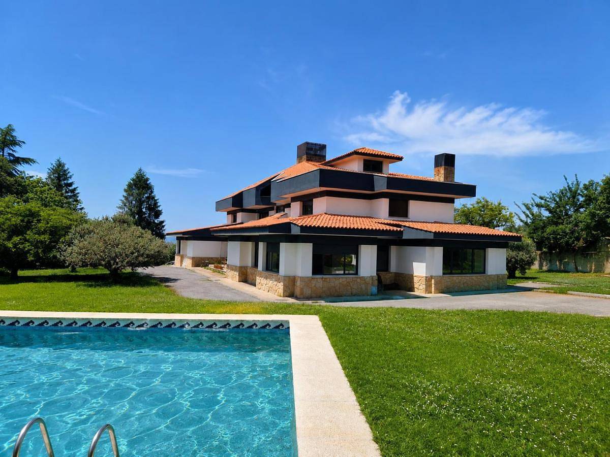 Villa Isabel by Vintage Villas in Gijón, Costa Verde