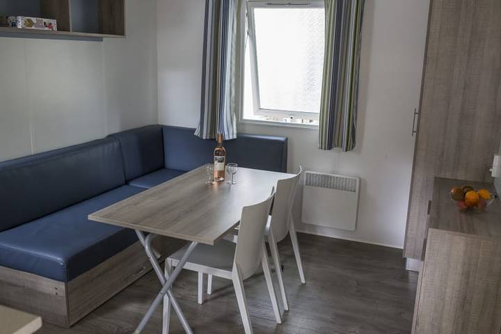 Caravane pour 4 personnes, avec balcon/terrasse ainsi que terrasse et vue sur le lac à Sampzon - 3