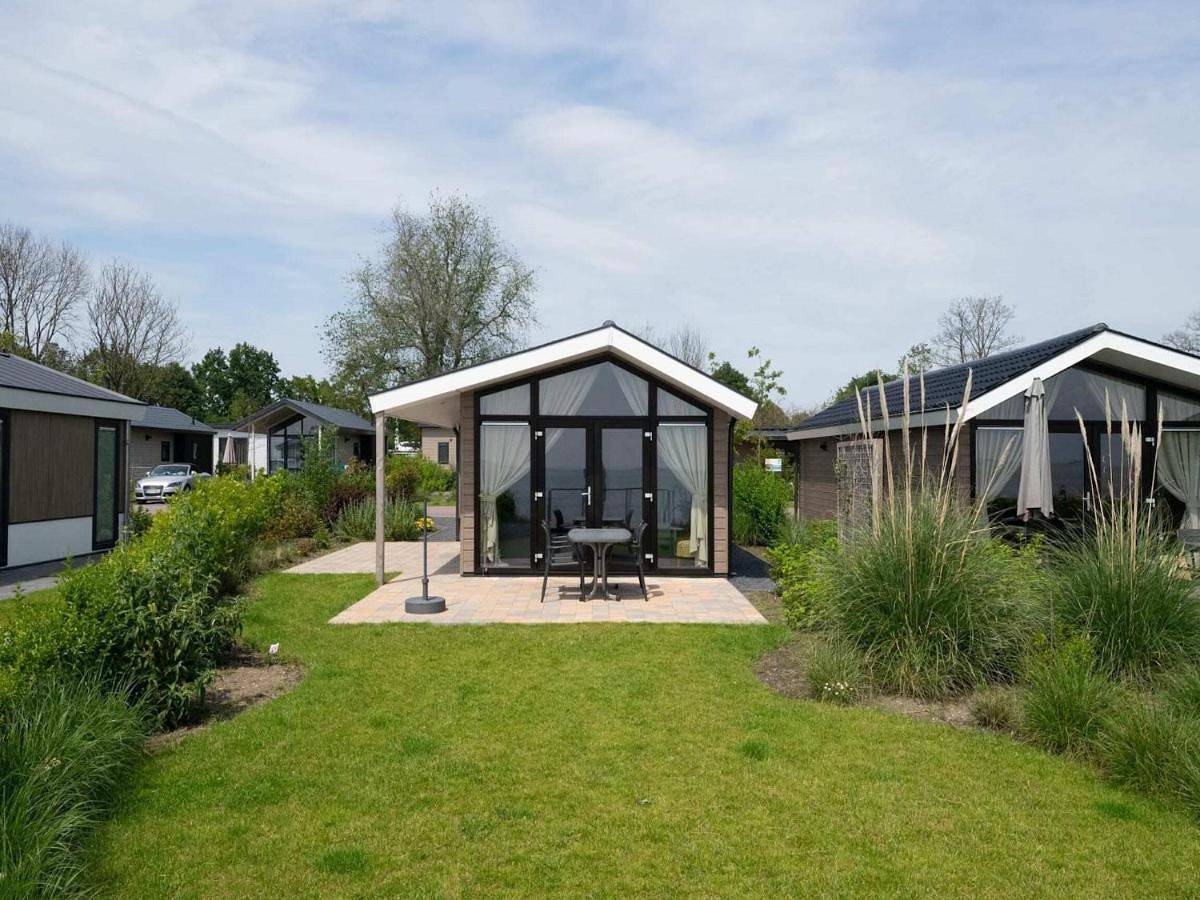 Two-Bedroom Chalet in Bovenkarspel, Markermeer