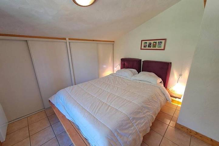 Apartamento entero, 150m from ski slopes, 3rd floor, view ski slopes, balcony, tv, ski locker, 44m², Les 2 Alpes in Mont-de-Lans, Les Deux Alpes