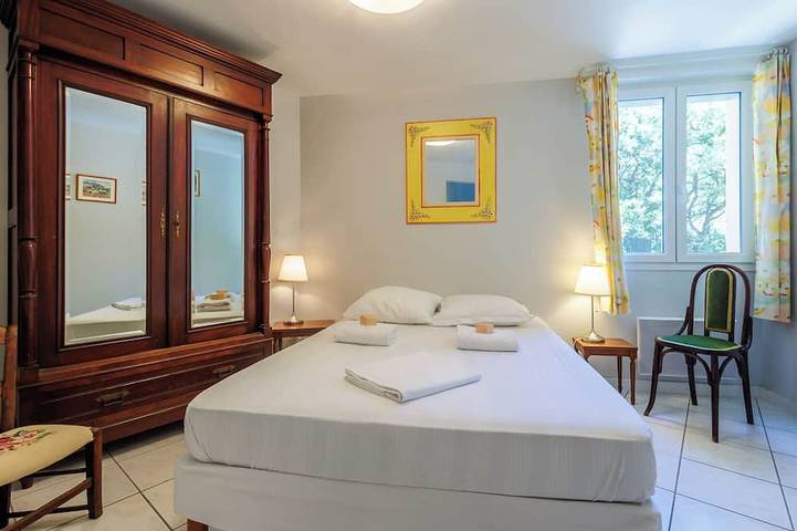 Grande villa  vue imprenable  proche Avignon 
idéale pour  vacances en famille in Rochefort-du-Gard, Région de Nîmes