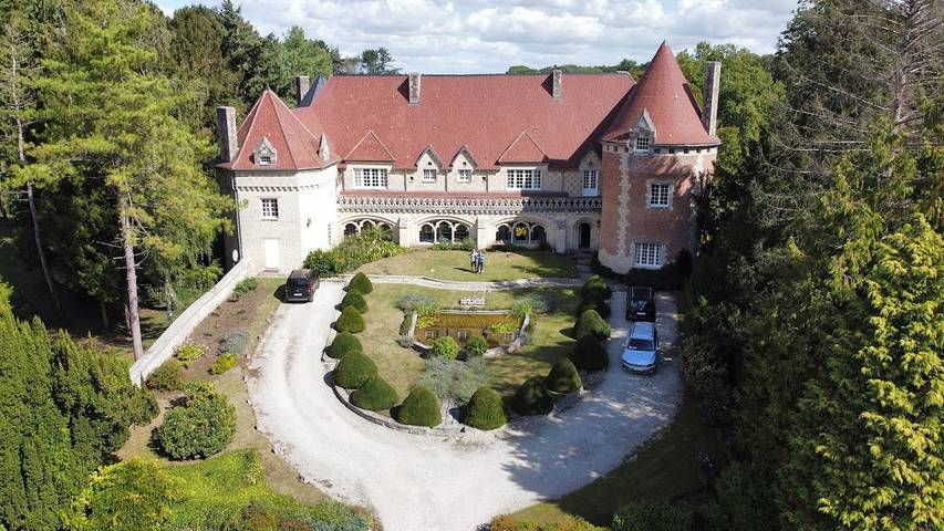 Gîte pour 20 personnes, avec jardin ainsi que terrasse et piscine à Acheux-en-Amiénois