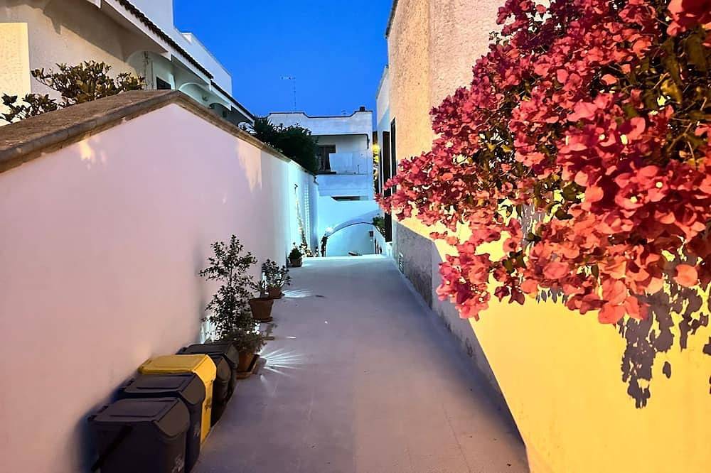 Room with private bathroom 200mt from the sea in Taviano, Golfo de Tarento