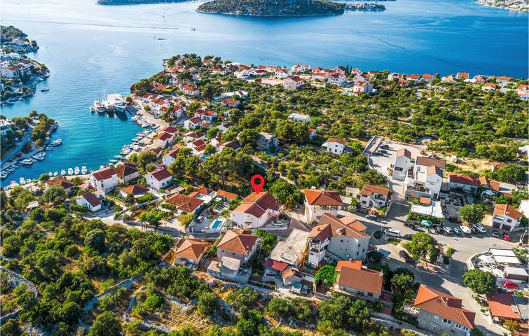 Dom dla 8 osób, z ogród i taras, zwierzęta dozwolone w Razanj