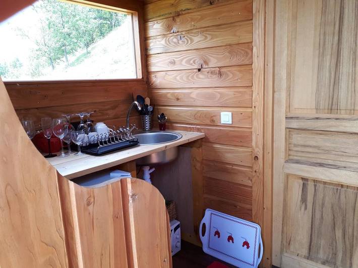 Gîte pour 2 personnes, avec terrasse et vue ainsi que piscine et jardin, animaux acceptés à Thoard - 4