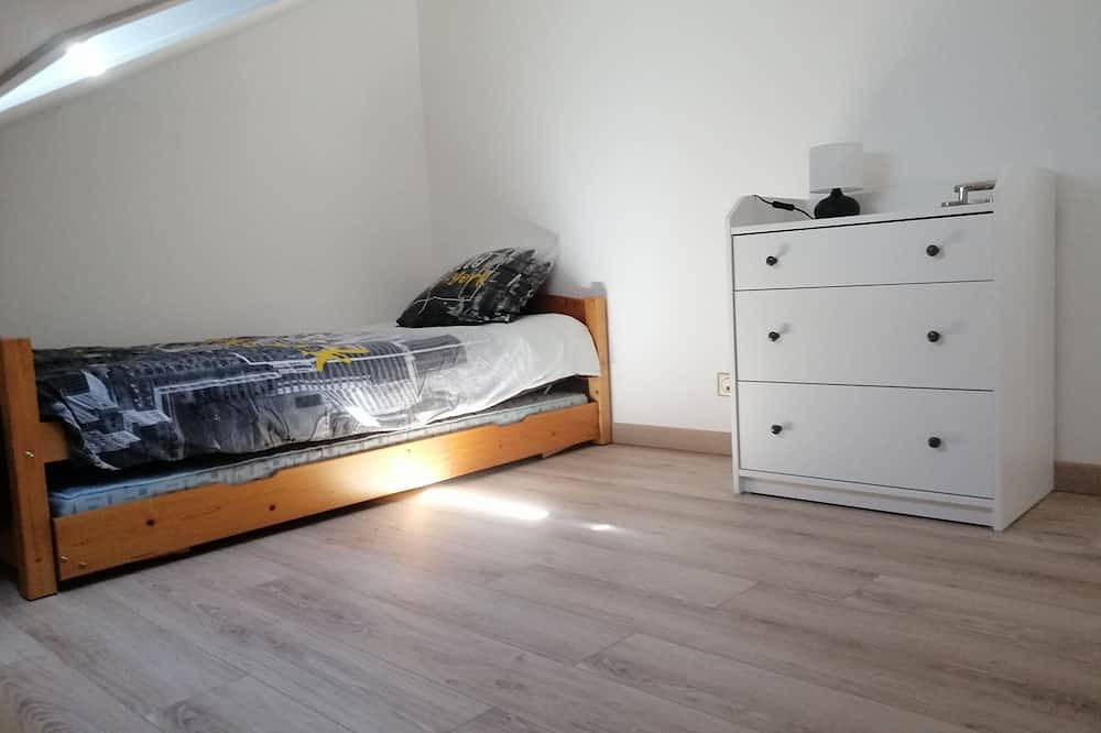 Pleasant house in the heart of a small village in Saint-Genou, Châteauroux und Umgebung