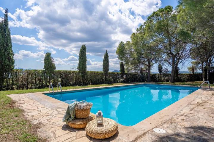 Chalet para 15 personas, con terraza además de piscina y jardín en Bages - 4