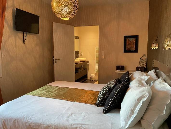 Location de vacances pour 2 personnes, avec vue et jardin ainsi que piscine et terrasse à Le Mans - 3