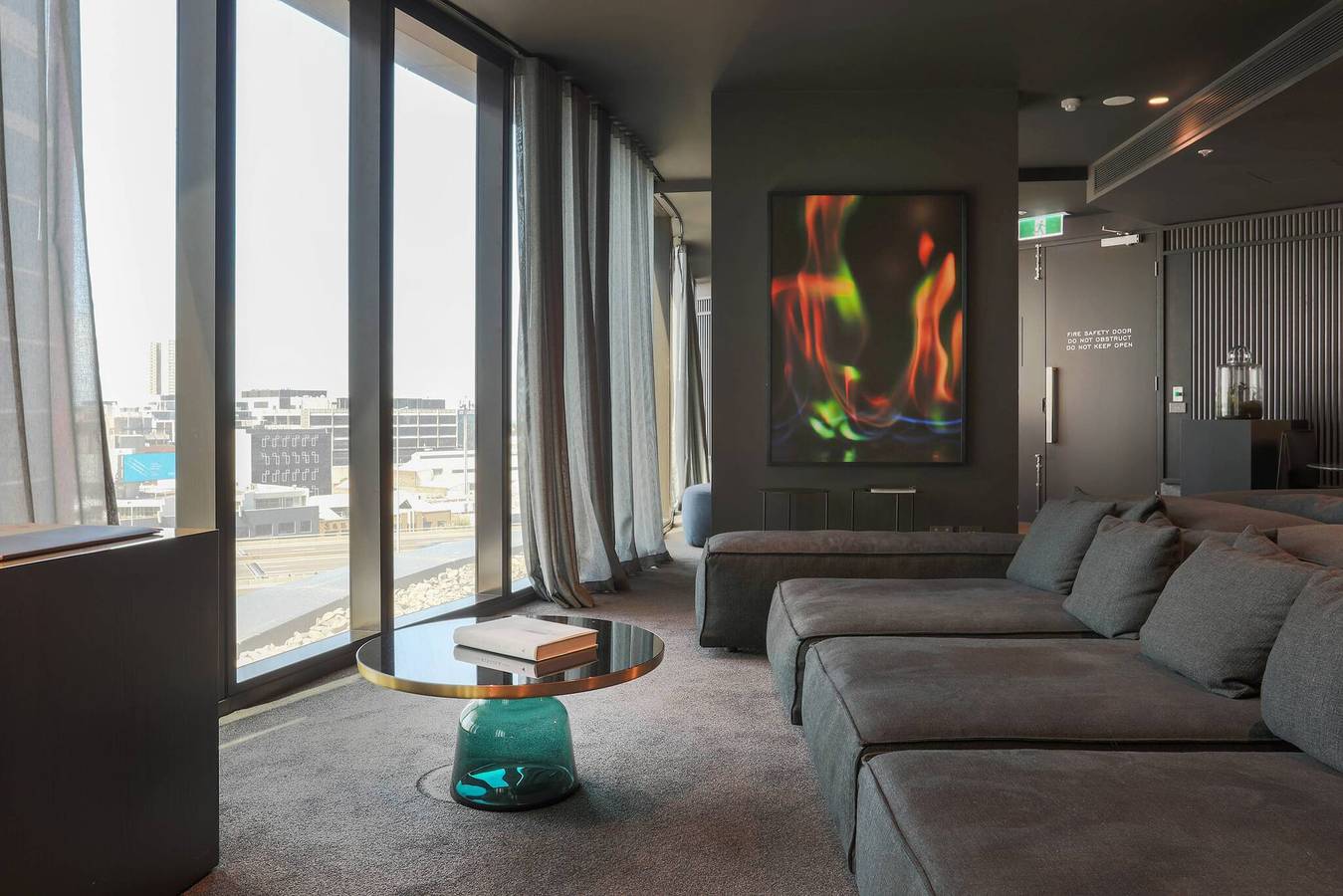 Entire apartment, Southbank 2Br High City Views enjoy Wine, Gym, Pool, Wifi in Southbank, Melbourne