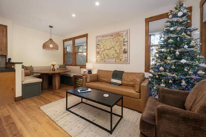 Gîte pour 4 personnes, avec terrasse et jacuzzi, adapté aux familles à Granby