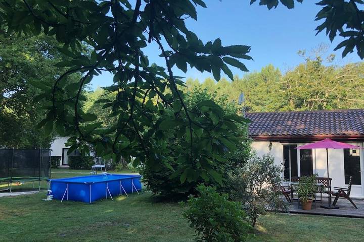 Location de vacances pour 4 personnes, avec jardin ainsi que vue et piscine, animaux acceptés à Brach - 2
