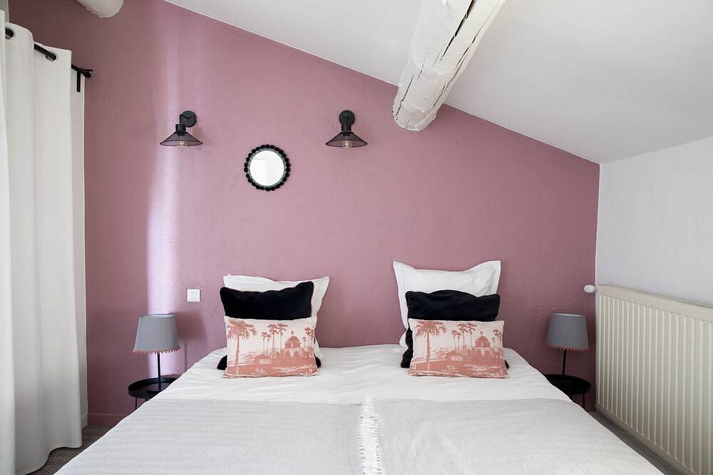 Appartement entier, Gîte 4 chambres-13 personnes piscine dans un mas du 17ème proche Avignon Ventoux in Carpentras, Parc naturel régional du Mont-Ventoux