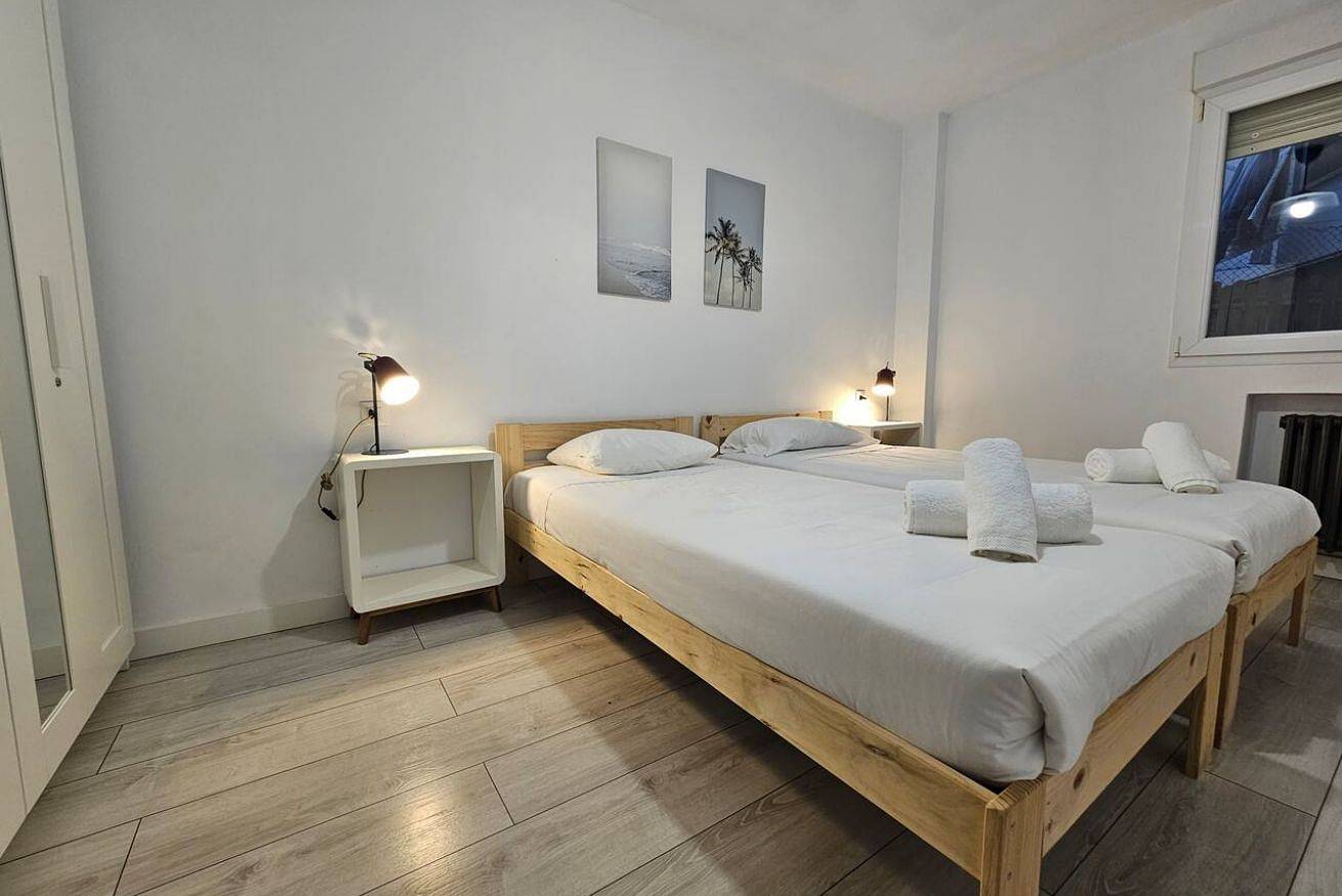 Apartamento entero, 108A Apto. de 3 habitaciones con terraza by R2R in Distrito Centro (Gijón), Gijón
