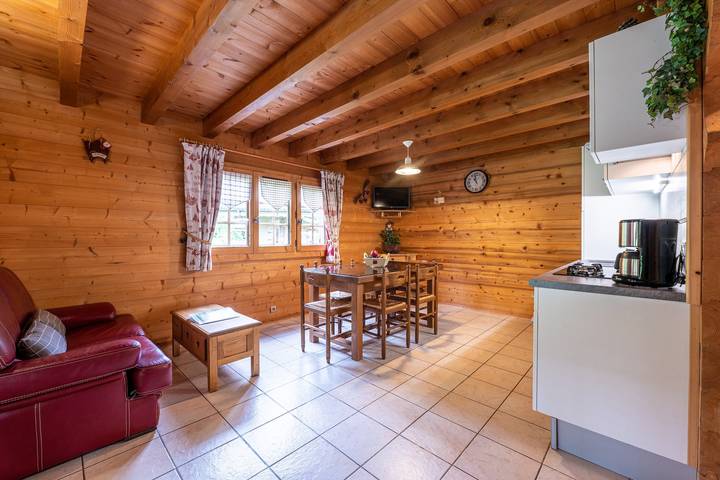 Chalet 'Mitoyen 4 Personnes' avec vue sur les montagnes, terrasse privée et Wi-Fi in Alex (Annecy), Région d'Annecy