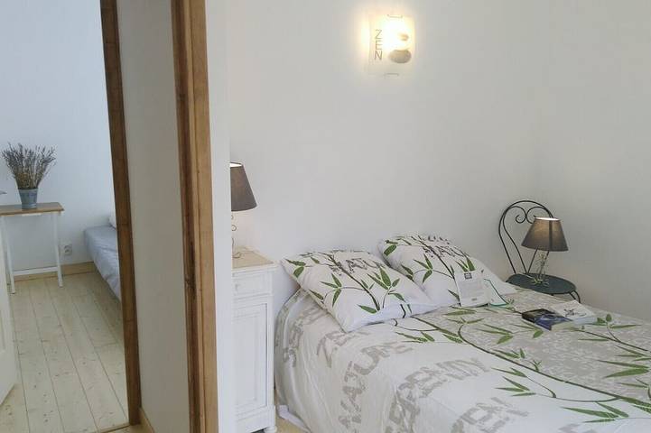 Lovely Mazet with shared, heated, secure swimming pool in Mirabel-aux-Baronnies, Nyons region