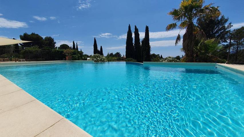 Maison de vacances pour 4 personnes, avec Terrasse et Jacuzzi ainsi que Jardin et Piscine à Ceyreste