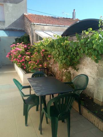 Gîte pour 4 personnes, avec jardin et terrasse à Rochefort