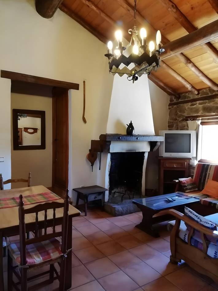 Casa rural 'La Pontezuela Arriba' con terraza compartida y jardín privado in Navarredonda de Gredos, Provincia de Ávila