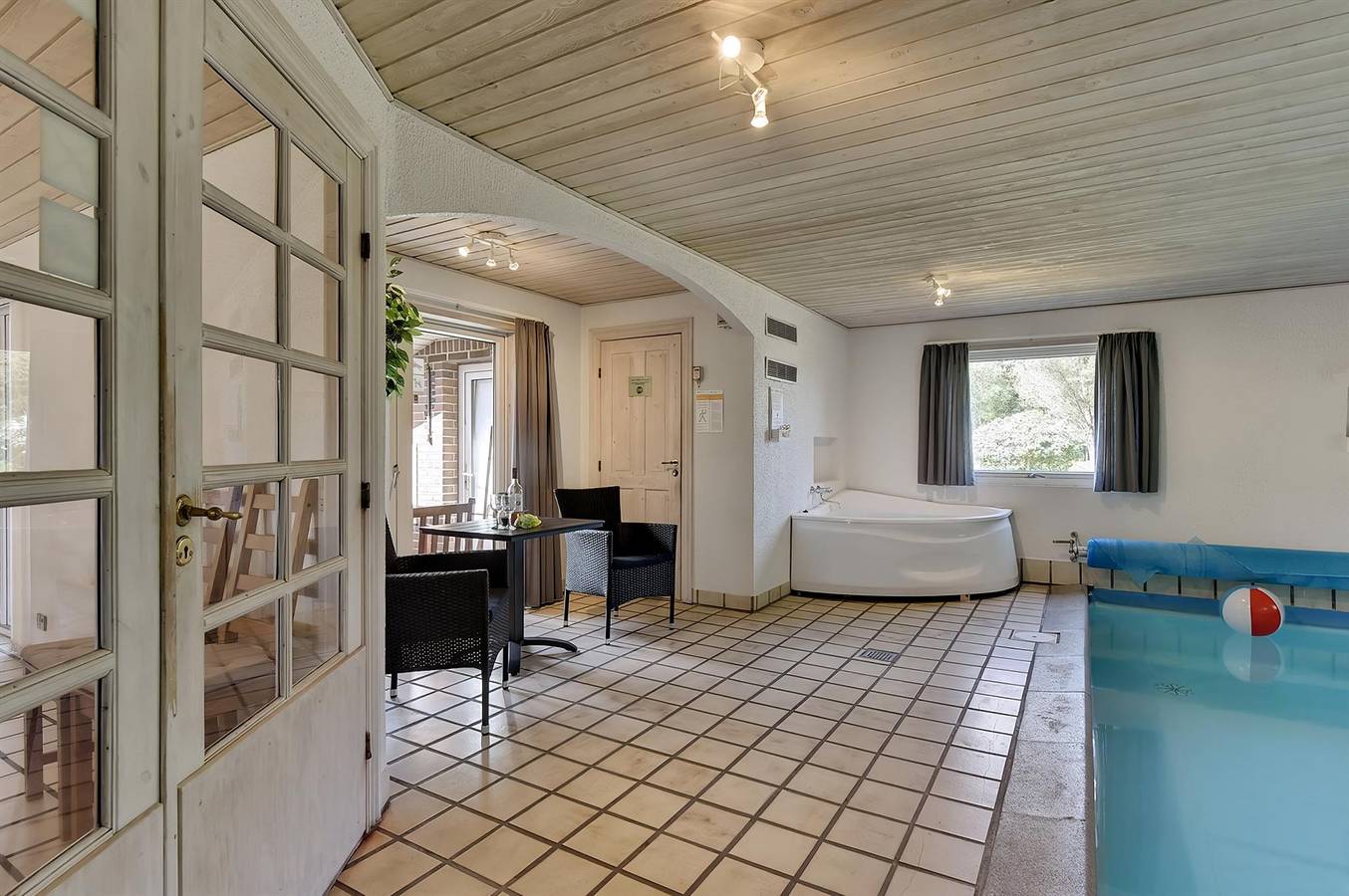 Awesome home in Blåvand w/ 5 Bedrooms, Indoor swimming pool and Sauna in Ho, Varde
