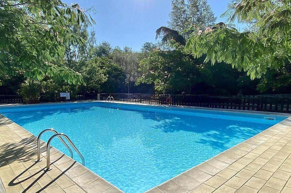 Villa Amarena M: A graceful studio apartment in the characteristic style of the Tuscan countryside, with Free Wi-Fi. in Massa Marittima, Grosseto Province