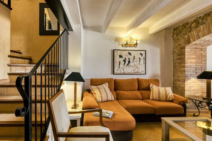 Casa de vacaciones 'Ca La Maria' con vistas a la montaña, terraza privada y Wi-Fi in Báscara, Alt Empordà