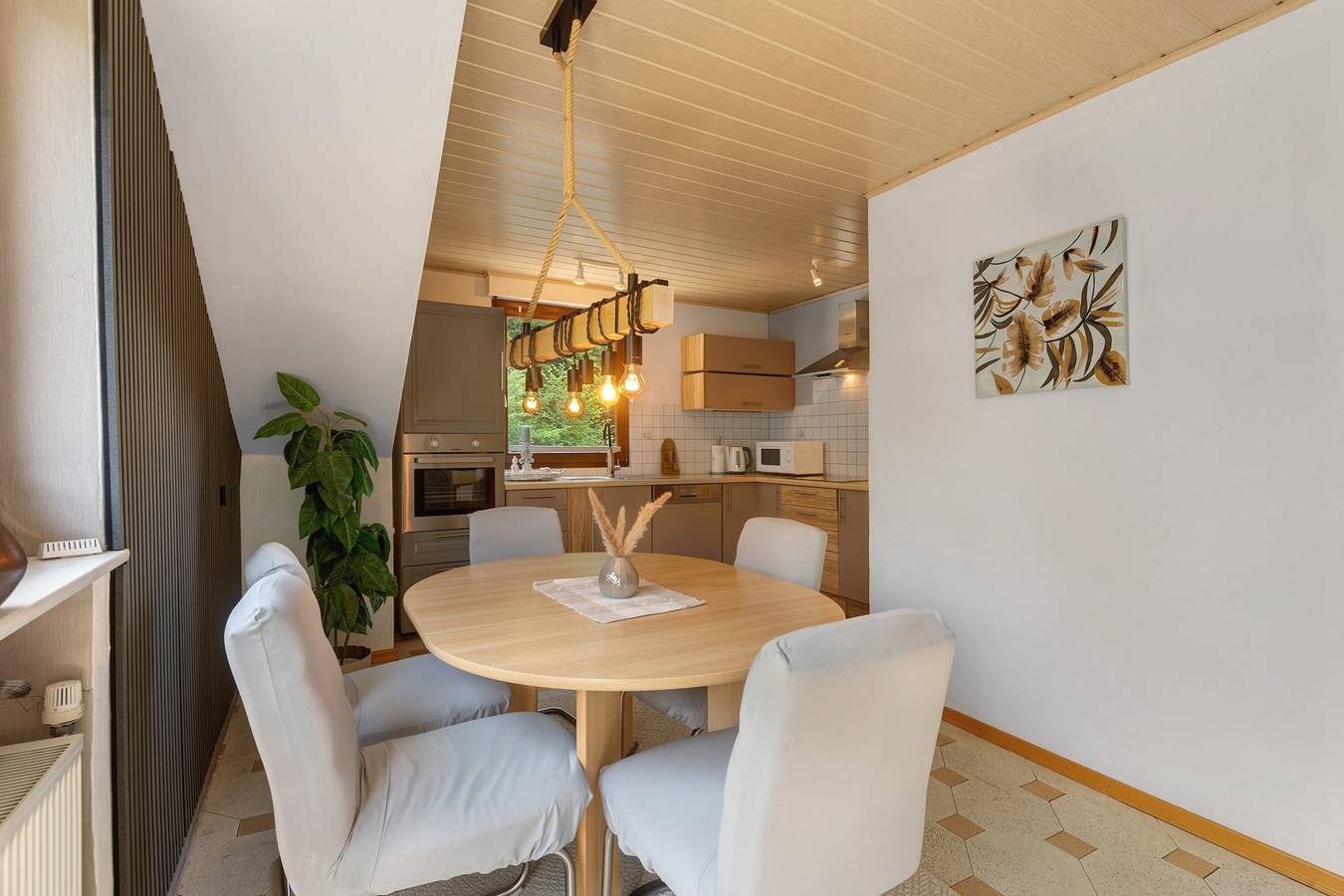 Entire apartment, Apartment 'Wohung Zum Ausblick' with Mountain View, Balcony and Wi-Fi in Plettenberg, Märkischer Kreis