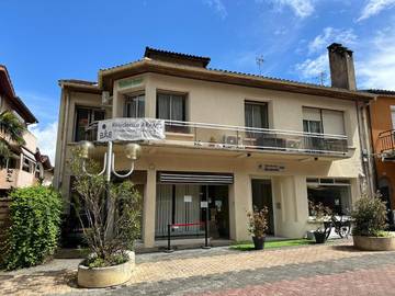 Cottage pour 2 personnes, avec vue ainsi que jardin et piscine à Barbotan les Thermes