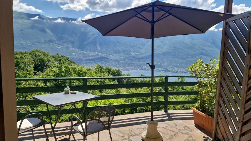 Appartement entier, Appartement de charme "Bel Soggiorno 2" avec vue lac, montagne, Wi-Fi et terrasse in Tremosine, Montagnes autour du lac de Garde