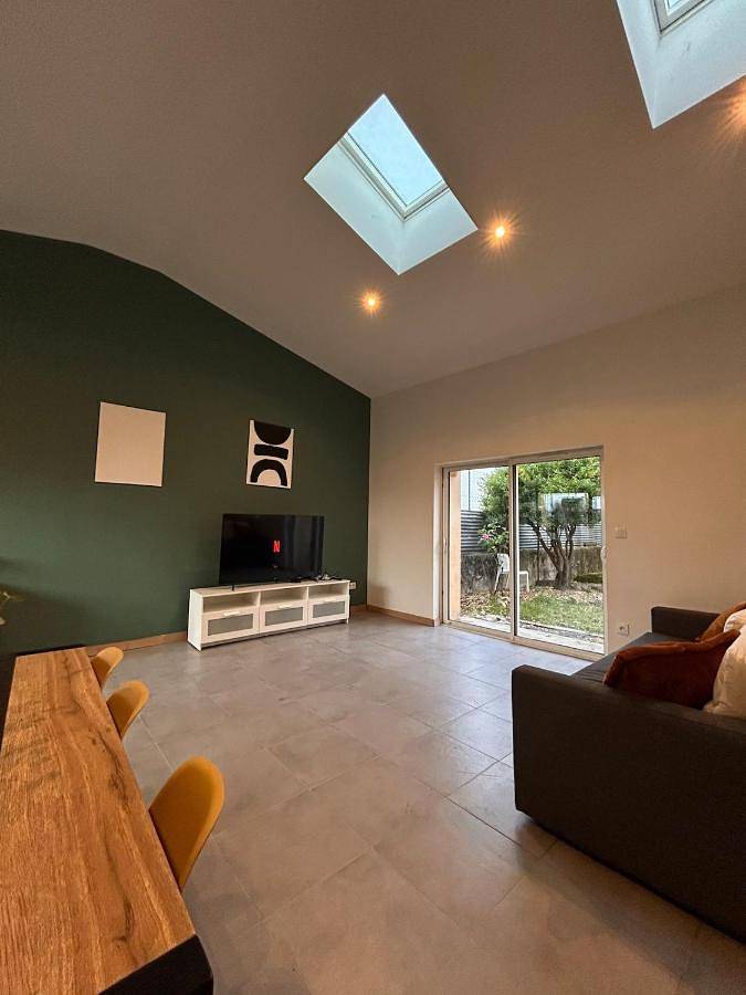 Spacious house - garden, Netflix & shops in Béguey, Région de Langon