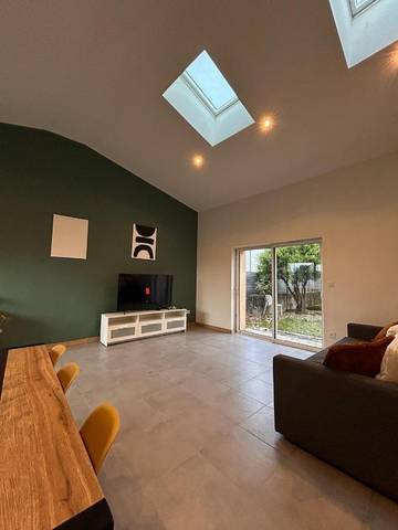 Gîte pour 11 personnes, avec vue et jardin, animaux acceptés à Béguey