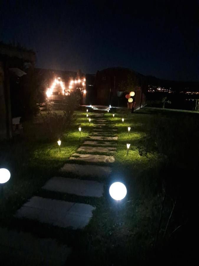 Location de vacances pour 2 personnes, avec Terrasse ainsi que Jardin et Vue à Les Fins - 4